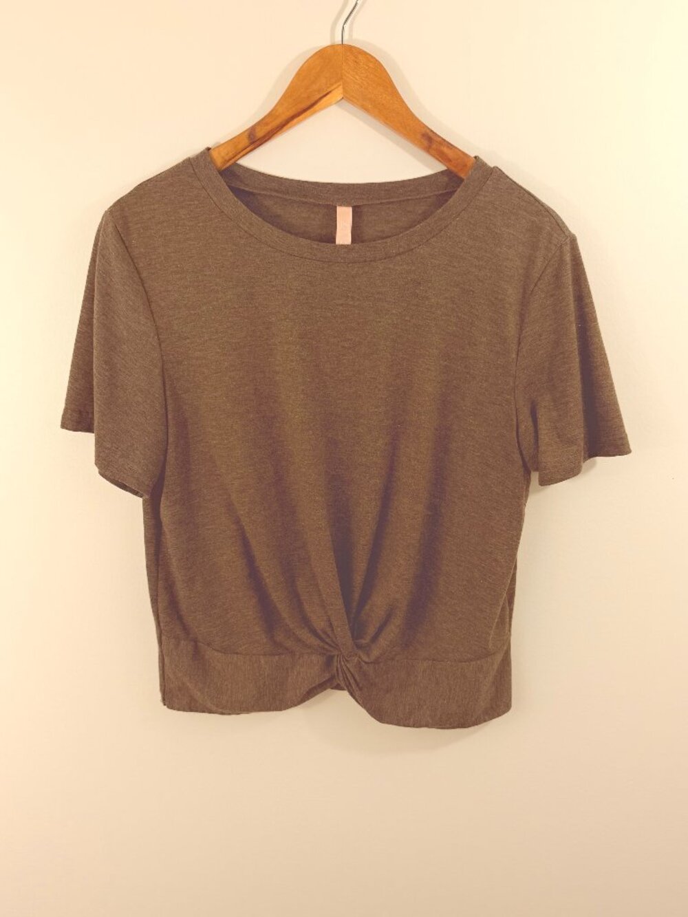 Short Sleeve Front Twist Front Crop Top Heather Brown Size Medium
